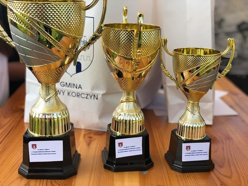 Trzynaście drużyn rywalizowało o Puchar Burmistrza Miasta i Gminy Nowy Korczyn. Kto był najlepszy? [ZDJĘCIA]   