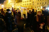 Protest przeciwko zakazowi aborcji w Poznaniu - tłumy ponownie pojawiły się na placu Wolności w Poznaniu, aby wyrazić swój sprzeciw