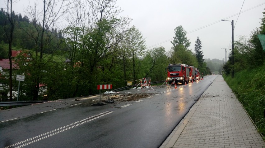 Podhale. Osuwisko w Bielance powiększyło się. Droga zagrożona [ZDJĘCIA]