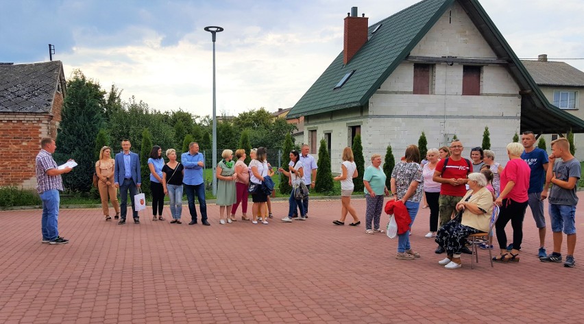 Nowa Wieś Wschodnia. Podziel się książką, czyli nowa akcja w gminie Rzekuń 17.08.2019 [ZDJĘCIA]