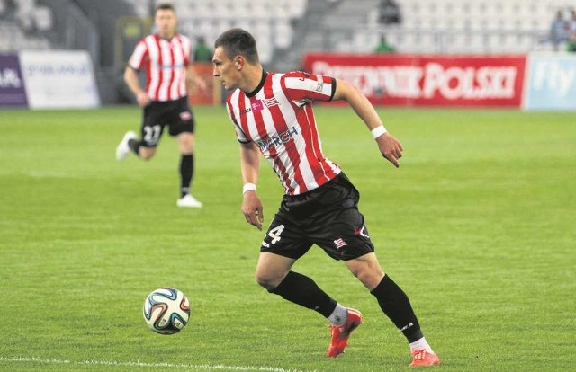 23-letni Damian Dąbrowski rozegrał w polskiej ekstraklasie 119 spotkań, strzelił 4 bramki