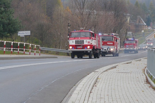 Straże gnały przez powiat do Hańczowej, bo mężczyzna mówił, że zdetonuje butlę gazową. Wszystko działo się w pobliżu szkoły