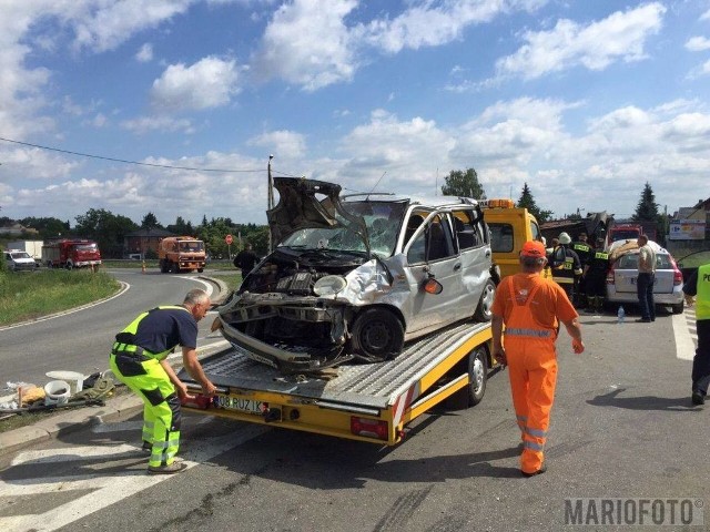 Do wypadku na skrzyżowaniu dróg krajowych 45 i 38 w Reńskiej Wsi doszło w poniedziałek rano.