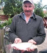 Taaaka ryba: 40-centymetrowa płoć na pinkę