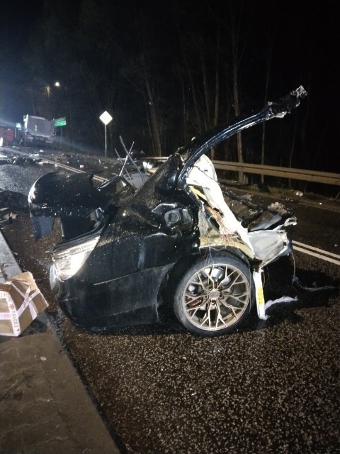 Sekcje czterech ofiar wypadku w Starej Słupi w środę, 19 kwietnia. Czy prowadzący BMW miał uprawnienia do kierowania?