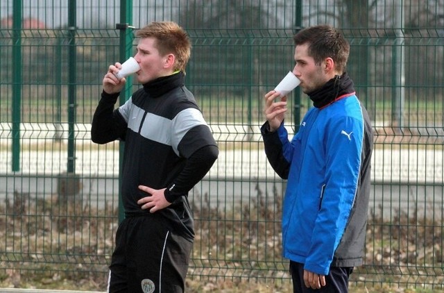PomocnicyArkadiusz Smęt (z lewej) i Piotr Job - grający w pierwszej części tego sezonu w Victorii Chróścice - starają się dostać do kadry III-ligowca z Czarnowąs.