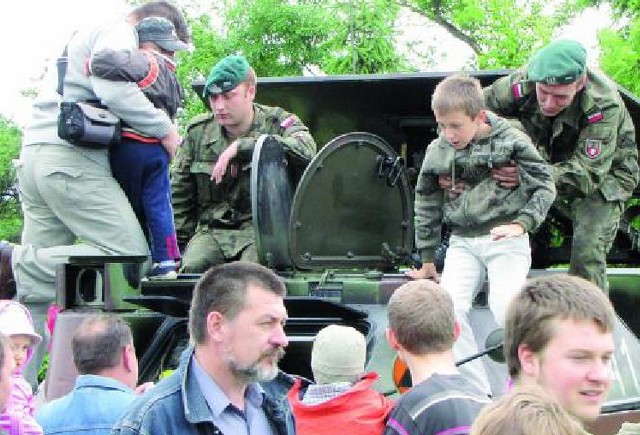 Wojsko było w Suwałkach niemal od zawsze. Żołnierze towarzyszą mieszkańcom także w czasie różnego rodzaju imprez.