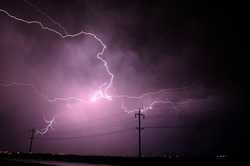 Burze z gradem w regionie: 2.09.2019. IMGW wydało ostrzeżenie pierwszego stopnia. Gdzie jest burza? Sprawdź RADAR BURZ ONLINE