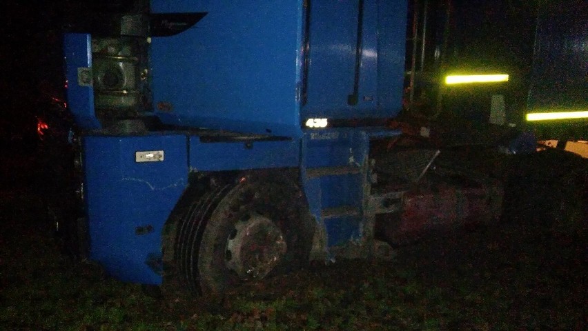Zderzenie osobówki z ciężarowym pod Włocławkiem. Jedna osoba poszkodowana