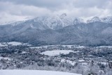 Zakopane pod śniegiem. W mieście spadło kilka centymetrów śniegu [ZDJĘCIA]