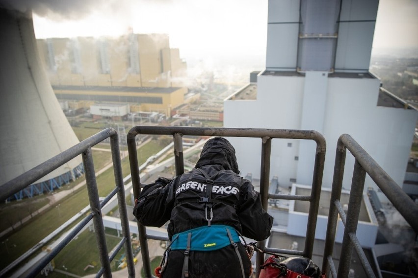 Greenpeace w sporze z PGE o zamykanie elektrowni - m.in. w Bełchatowie. Czy dojdzie do ugody? Sprawa trafiła do sądu w Łodzi