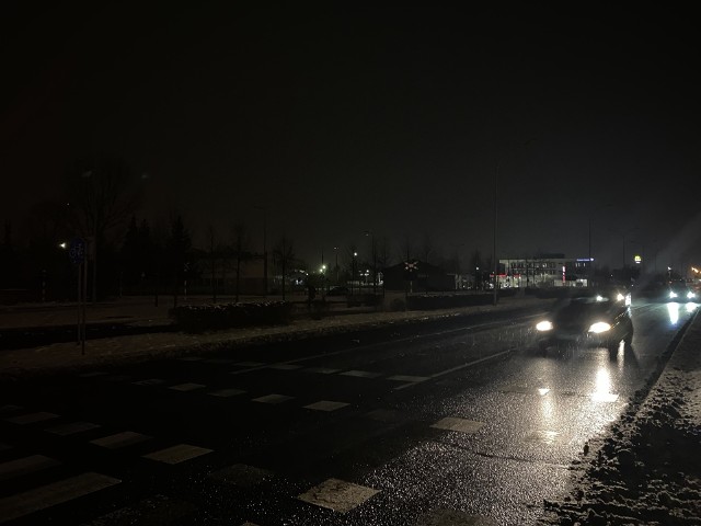 Czytelnik opisuje, że co najmniej od listopada nie działają latarnie wzdłuż ul. Żmigrodzkiej. Zostaną naprawione po naszej interwencji.