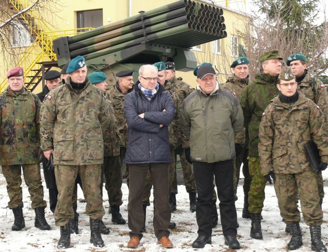 Wiceminister obrony narodowej generał Waldemar Skrzypczak przed tygodniem chwalił się nowoczesną bronią z HSW do przedstawicieli NATO-wskich państw.