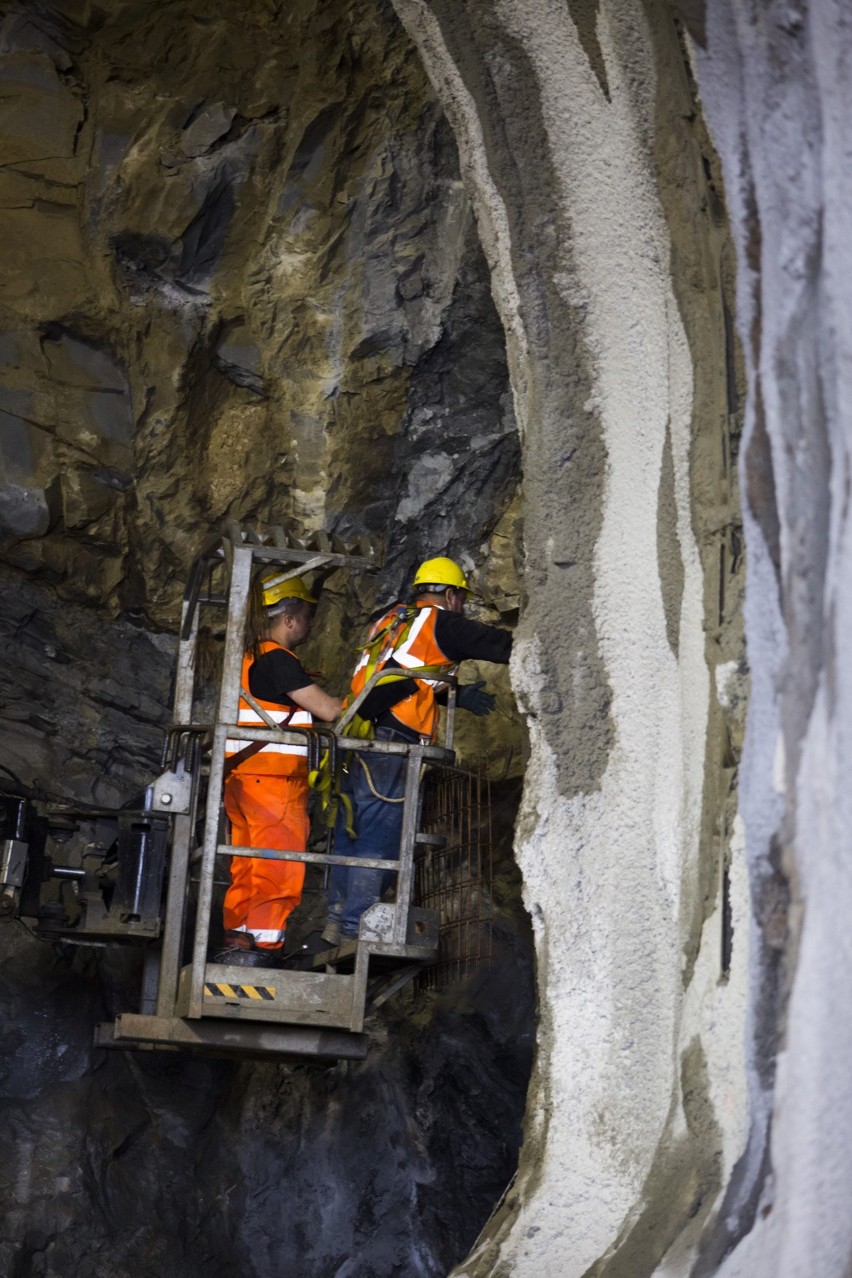 Tak powstaje dwukomorowy tunel Naprawa-Skomielna Biała