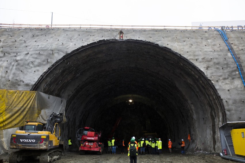 Tak powstaje dwukomorowy tunel Naprawa-Skomielna Biała