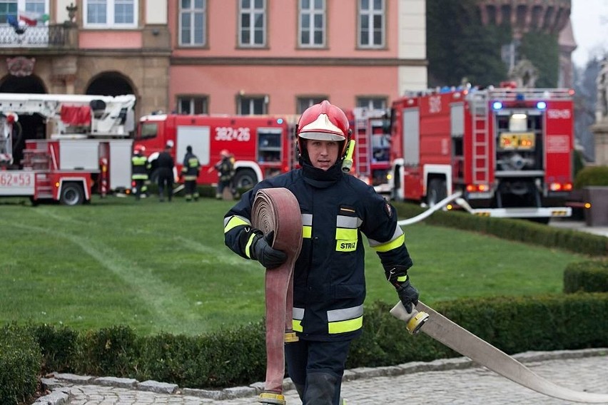 Pożar zamku Książ, płonie dach, 10.12.2014