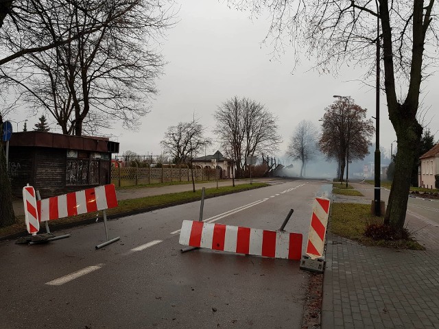 Po pożarze w Białogardzie droga przy budynku została zamknięta