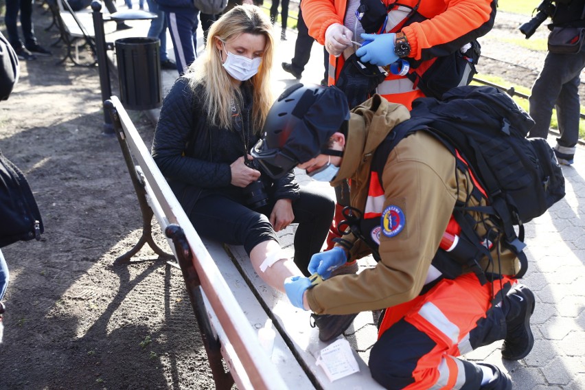 11. rocznica katastrofy smoleńskiej [ZDJĘCIA] Warszawa: protesty Strajku Przedsiębiorców, zatrzymany został m.in. Paweł Tanajno [WIDEO]