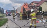 W Bieleckich Młynach śmieci zapaliły się w środku śmieciarki. W akcji straż pożarna