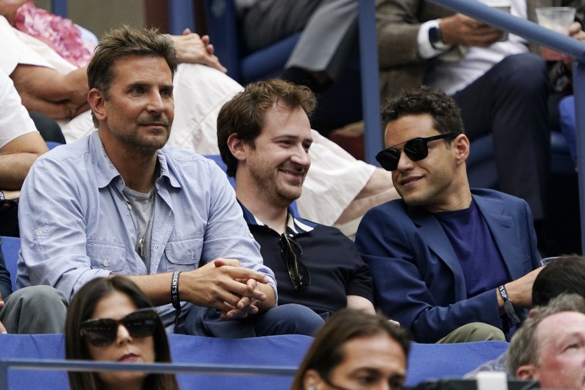 Bradley Cooper, Joseph Mazzello i Rami Malek w 2021 roku