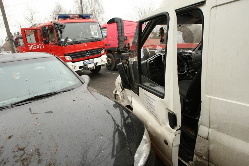 Wrocław: Wypadek na Kowalskiej. Dwie osoby ranne (ZDJĘCIA)