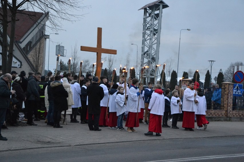 Ulicami Lipna przeszła Droga Krzyżowa. Wzięło w niej udział wielu wiernych!