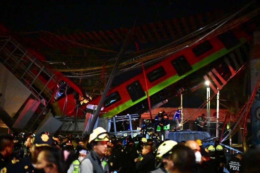 Masakra na stacji metra w stolicy Meksyku. Runął wiadukt i wagoniki spadały na samochody. 23 osoby nie żyją