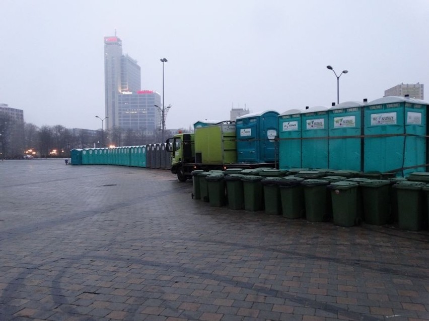 Wielkie noworoczne sprzątanie pod Spodkiem w Katowicach [ZDJĘCIA]
