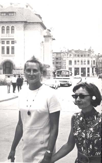 Pierwsze spotkanie obu przyjaciółek, 1970 r. rumuńska Konstanza, Lissy Beermann i Ewa Płotkowiak-Kulik na wspólnym spacerze