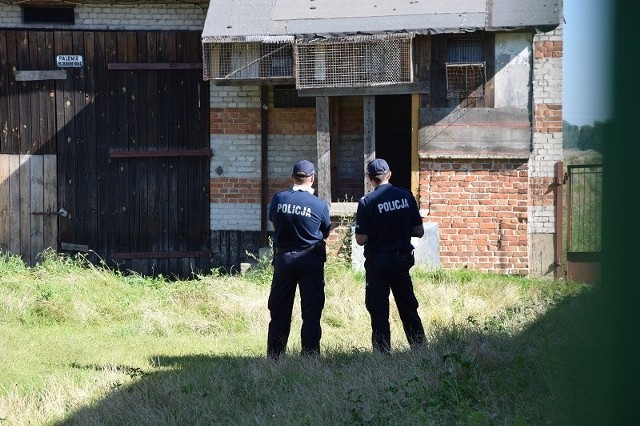 W piątek rano w stodole na jednej z posesji w Woli Zaradzyńskiej dokonano makabrycznego odkrycia.