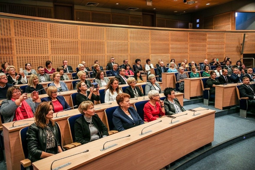 Nagrody dla pięciu szkół. Zwycięzcy w konkursie ministerialnym i zdobywcy szybkiego, bezpiecznego internetu