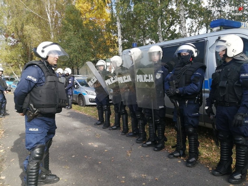 Policjanci szkolili się na stadionie Szombierek w Bytomiu....