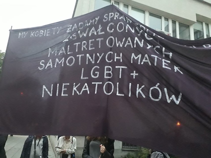 Kraków. Mieszkańcy protestowali przeciwko reformie sądownictwa [ZDJĘCIA]