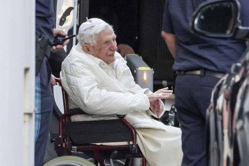 W 2013 roku emerytowany papież zamieszkał w żeńskim...