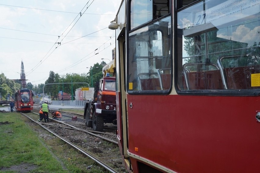 Wykolejony tramwaj 27 Sosnowiec Pogoń
