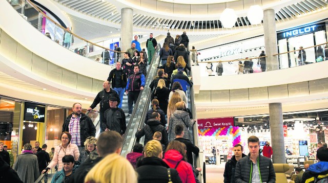 W Serenadzie pojawiło się wielu krakowian. Byli łowcy promocji i osoby ciekawe tego, jak wygląda nowa galeria handlowa