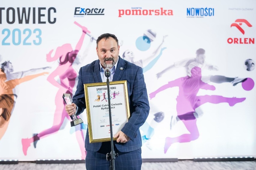Zbigniew Leszczyński odebrał nagrodę dla najlepszego zespołu...