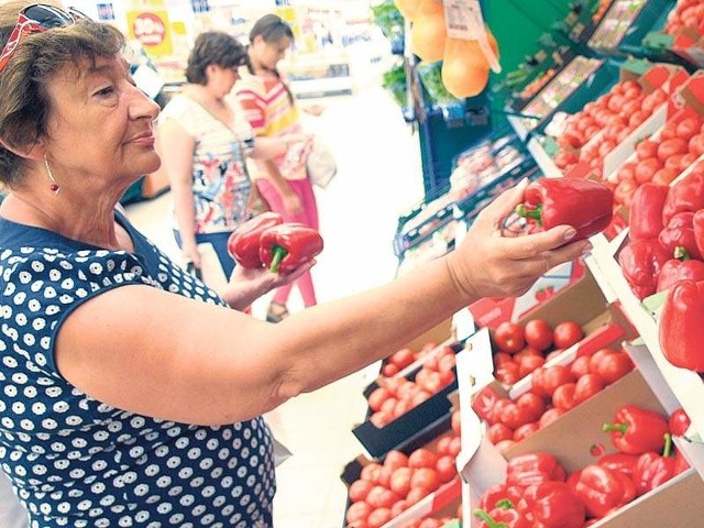 Od dzisiaj do następnej środy w sklepie Tesco w Koszalinie kilogram papryki kupimy za 4,99 zł. Korzystnych ofert jest tam więcej.