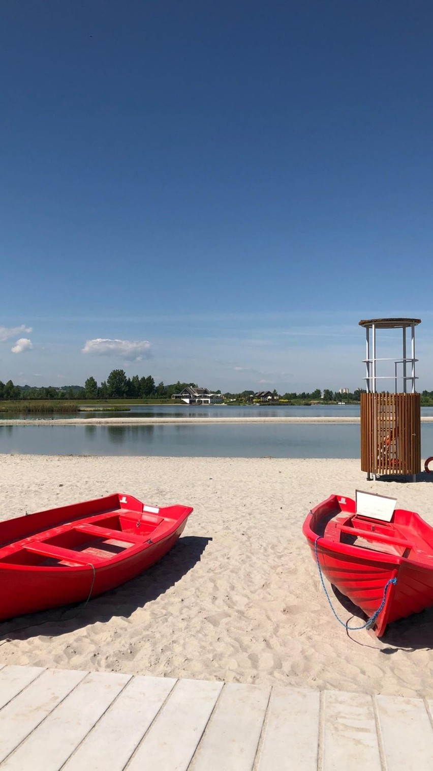 Ogromna plaża w ośrodku Kuter Port Nieznanowice koło Gdowa...