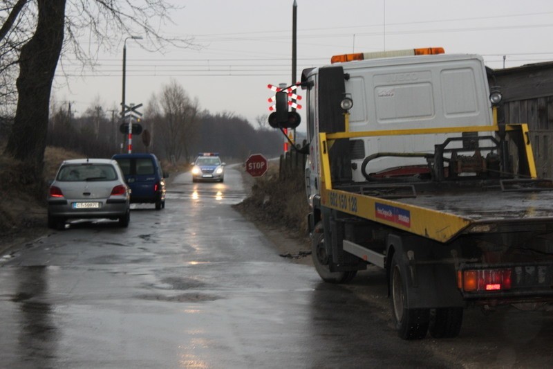 Ośno. Wypadek na przejeździe kolejowym.