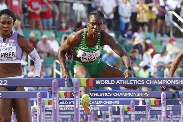 Podczas niedawno zakończonych mistrzostw świata Nigeryjka Tobi Amusan ustanowiła rekord świata w biegu na dystansie 100 metrów przez płotki