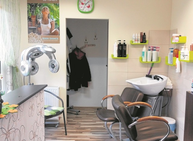 Jeśli szukasz miejsca, gdzie mógłyś się zrelaksować i oddać swoje włosy w ręce specjaliski, to salon „Twój Fryzjer” jest dla Ciebie