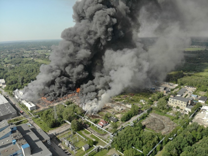 Mieszkańcy obawiają się skażenia: zakładają maski, nie otwierają okien. Tymczasem powietrze zbadali żołnierze