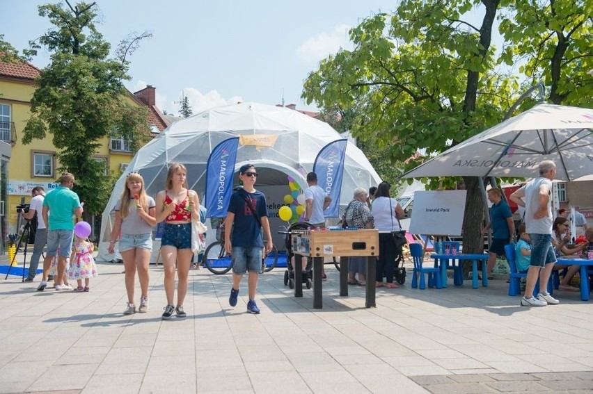 Funduszowe miasteczko na skawińskim Rynku. Konsultacje ze specjalistami i zabawy