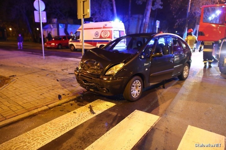 Wypadek w Stalowej Woli. Dzieci w wieku 2 i 3 lat trafiły do szpitala [ZDJĘCIA]