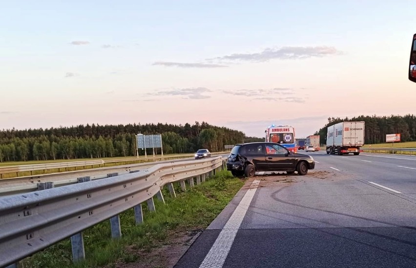 Wypadek na autostradzie A1 w okolicach Radomska. Jedna osoba ranna