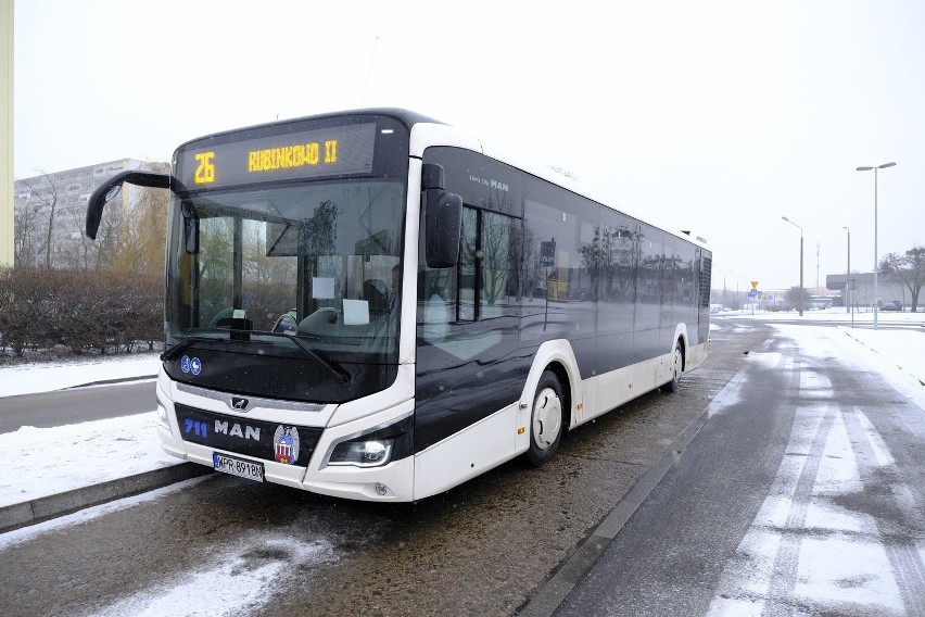 Po ulicach Torunia jeździ hybrydowy autobus marki MAN. MZK testuje nowy pojazd