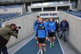 Kibice Ruchu Chorzów zapełniają Stadion Śląski. Niebiescy uruchomili sprzedaż dodatkowych biletów na mecz ze Śląskiem