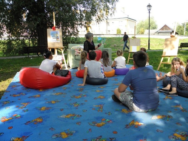 Akcję narodowego czytania Sienkiewicza zorganizowano w Starym Parku w Staszowie