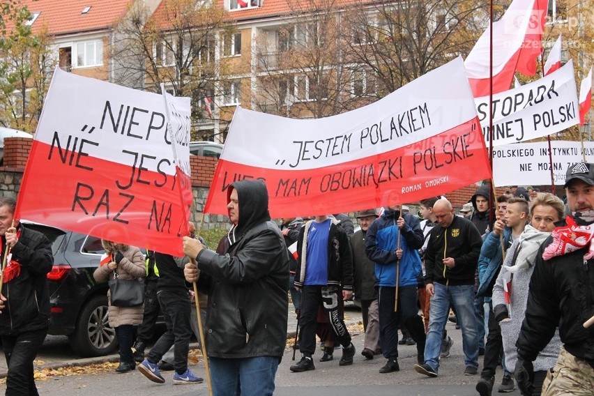 VII Szczeciński Marsz Niepodległości. Apel pamięci, odśpiewanie hymnu i przejście ulicami miasta